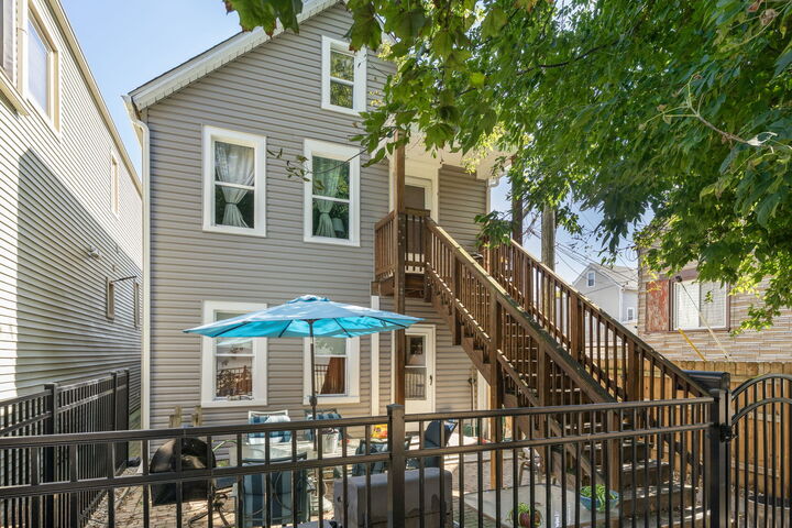 Property Photo:  3339 S Artesian Avenue  IL 60608 
