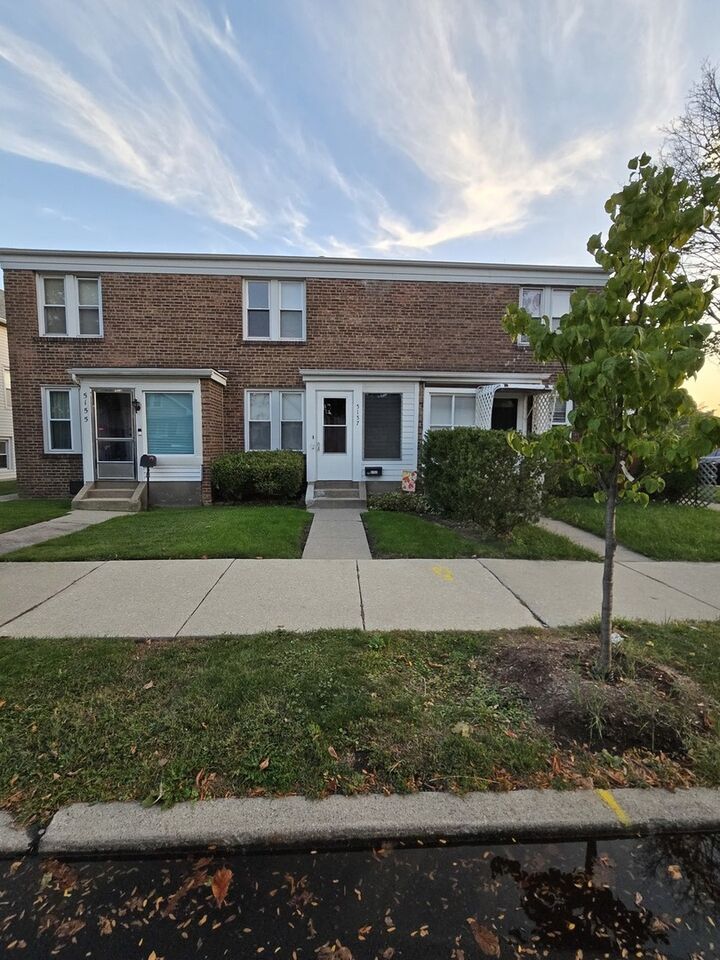 Property Photo:  5157 W Ainslie Street  IL 60630 