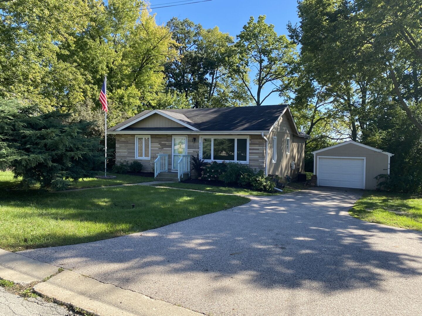 Property Photo: 27641 W Bayview Drive IL 60041