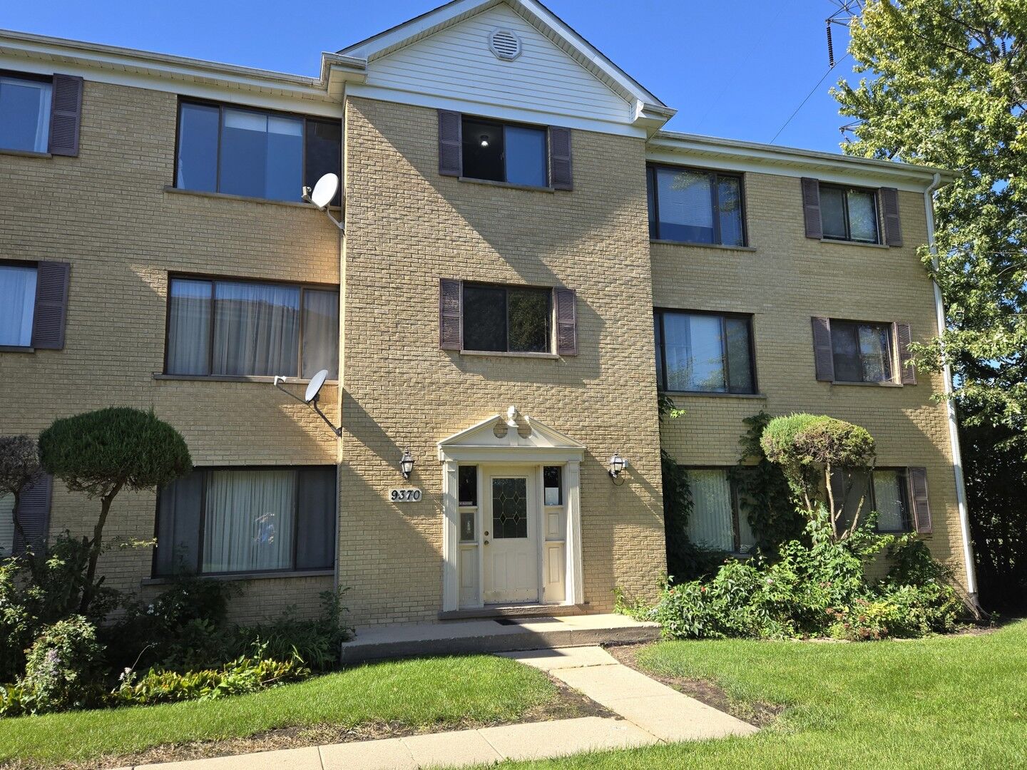 Property Photo:  9370 Hamilton Court F  IL 60016 
