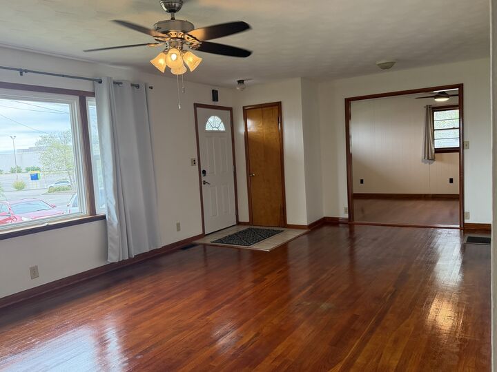 Property Photo:  1145 E Walnut Street  IL 62901 