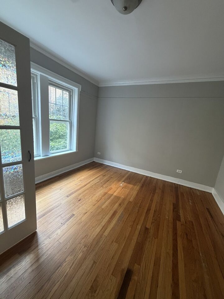 Property Photo: 1621 W Farwell Avenue 1N IL 60626