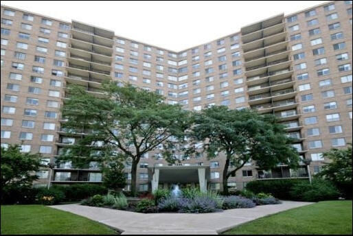 Property Photo:  7033 N Kedzie Avenue 1707  IL 60645 
