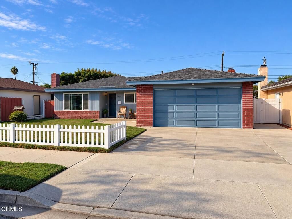 Property Photo:  2061 Barnett Street  CA 93033 