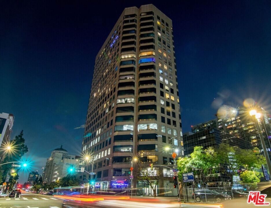 Property Photo:  801 S Grand Avenue 2205  CA 90017 
