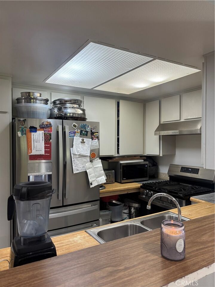 Property Photo:  700 W 3rd  CA 92701 