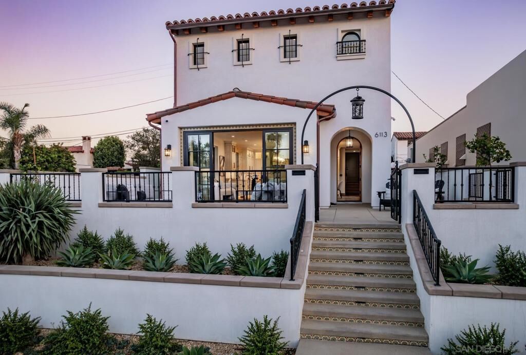 Property Photo:  
