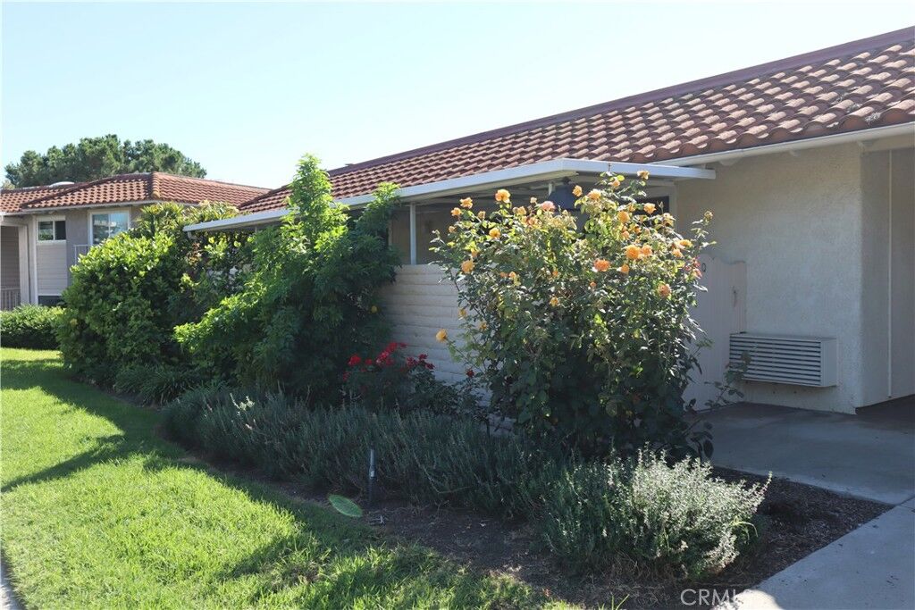 Property Photo:  3169 Via Vista Q  CA 92637 