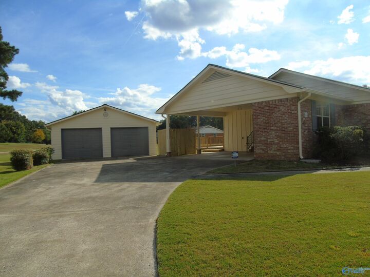 Property Photo:  816 Mira Vista Drive SE  AL 35802 