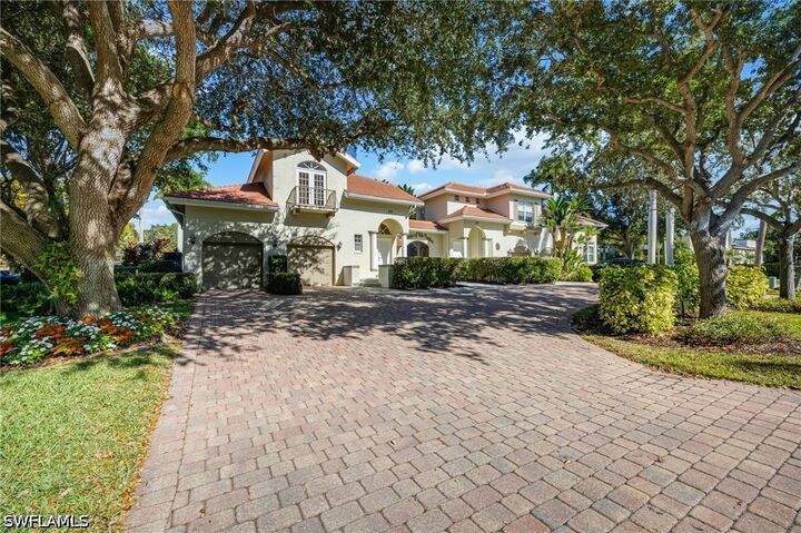 Property Photo: 611 10th Avenue S B2 FL 34102