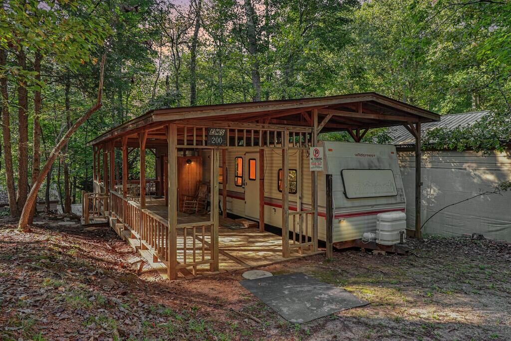 Property Photo:  200 13th Street  GA 30540 
