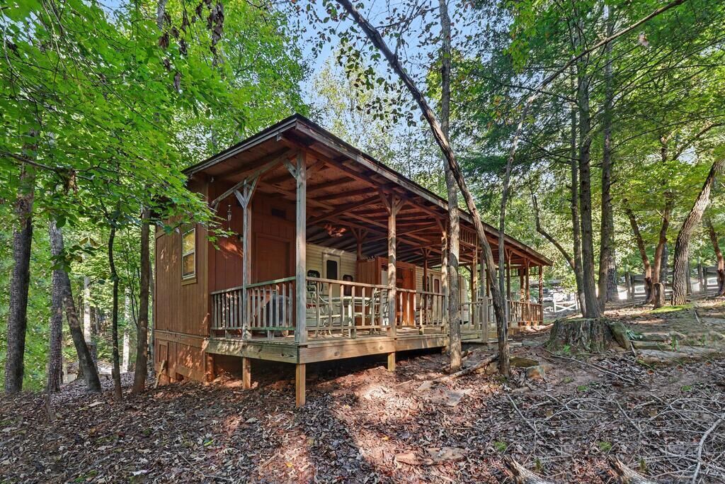 Property Photo:  200 13th Street  GA 30540 