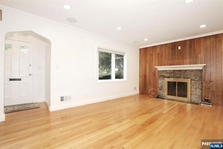 Property Photo:  434 Hasbrouck Boulevard  NJ 07649 