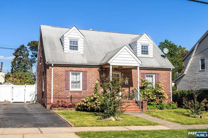 Property Photo:  54 Hancox Avenue  NJ 07110 