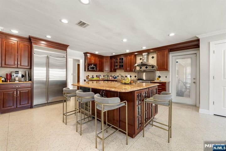 Property Photo:  1070 Cumbermeade Road  NJ 07024 