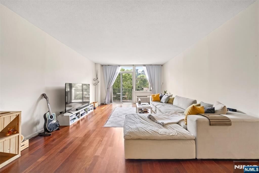 Property Photo:  100 Grand Cove Way 5H  NJ 07020 