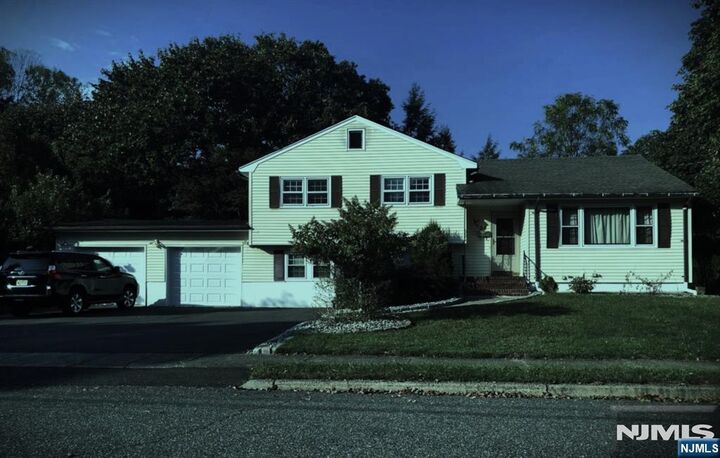Property Photo:  34 Cathyann Court  NJ 07470 