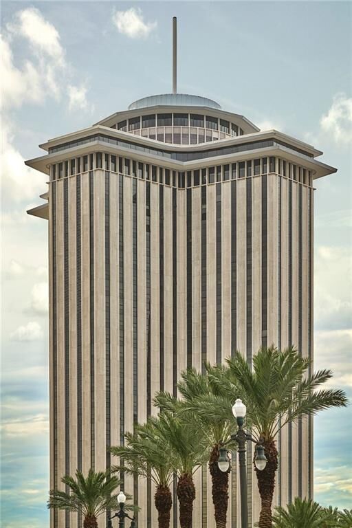 Property Photo:  2 Canal Street 1906  LA 70130 