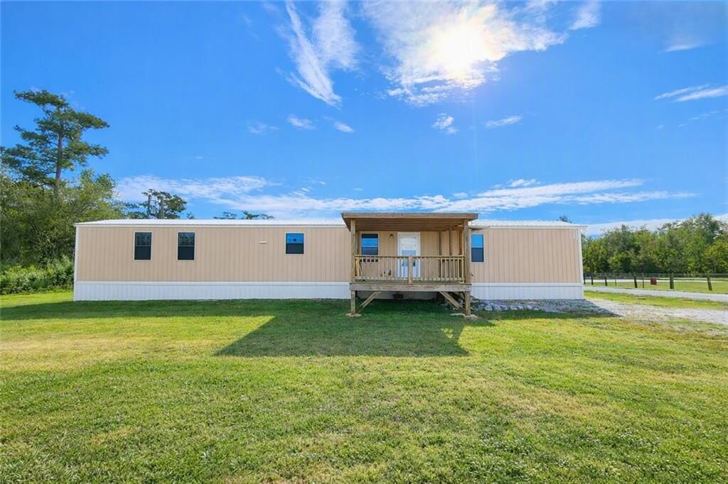 Property Photo:  653 E Bayou Road  LA 70037 