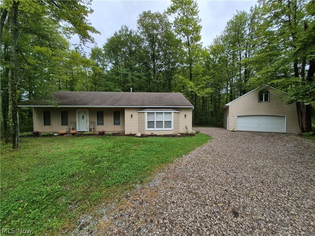 Property Photo: 4010-4011 Larch Place OH 44287