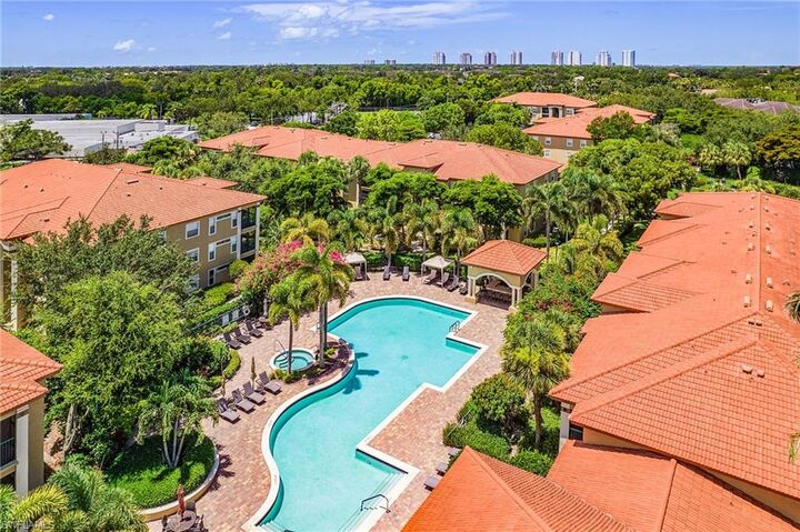 Property Photo: 8920 Colonnades Ct E 524 FL 34135