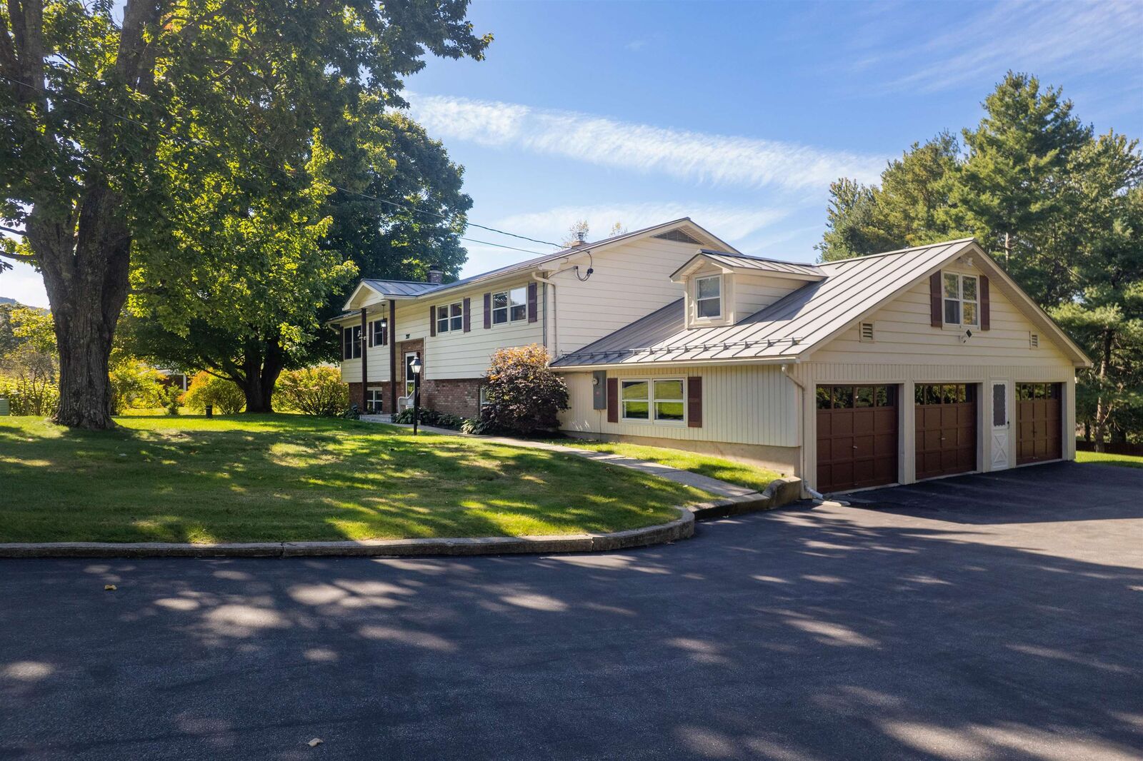 Property Photo:  397 Sunset Drive  VT 05701 