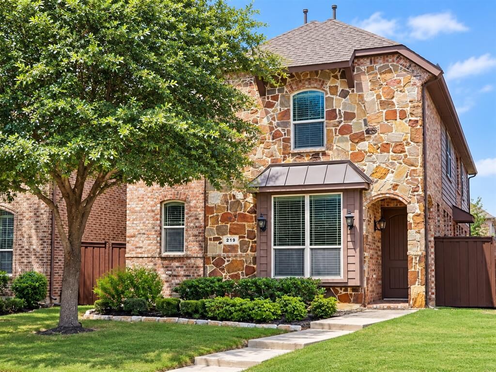 Property Photo:  219 Carrington Lane  TX 75067 