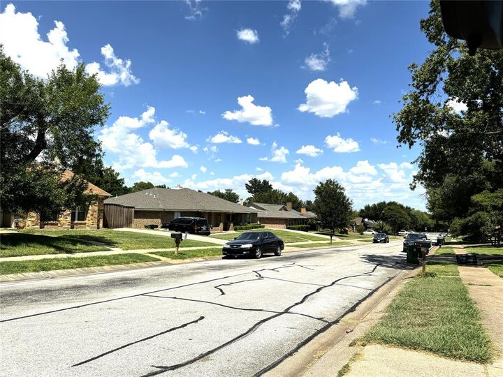 Property Photo: 2320 Chestnut Way TX 76022