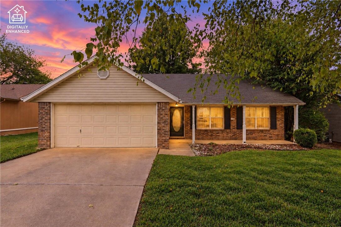Property Photo: 3168 W Shale Street AR 72704