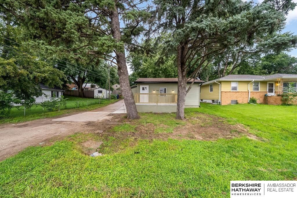Property Photo:  7306 S 28 Street  NE 68147 