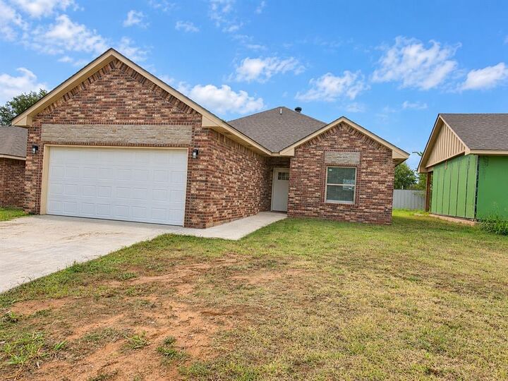 Property Photo: 8502 NE 34th Place OK 73084