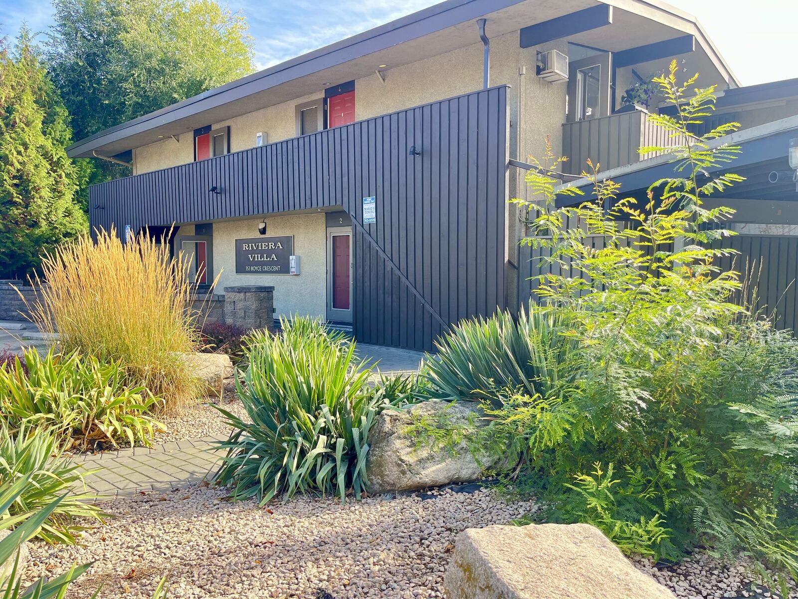 Property Photo:  353 Boyce Crescent 11  BC V1Y 5Z7 