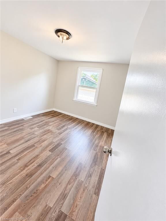 Property Photo:  374 East 15th Street  ON L9A 4G7 