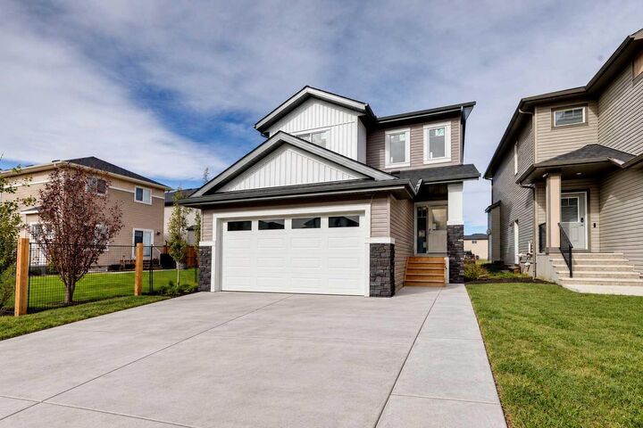 Property Photo: 844 Hampshire Crescent NE AB T1V 0E4