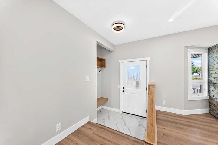 Property Photo:  3320 60 Street NE  AB T1Y 3S9 
