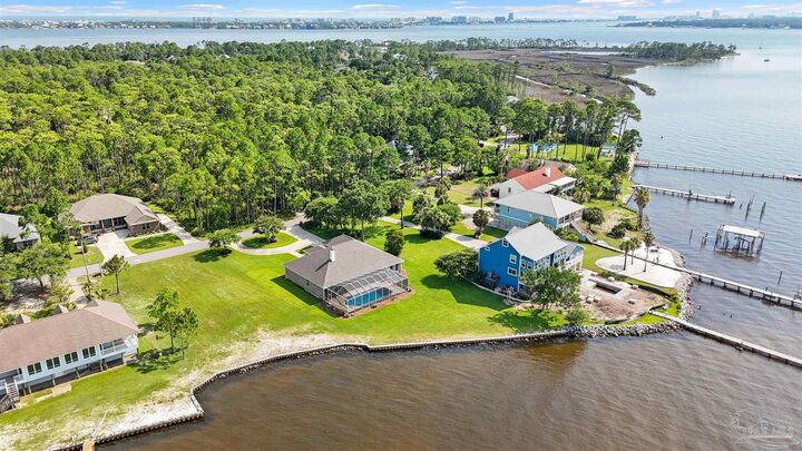 Property Photo:  5450 N Shore Rd  FL 32507 