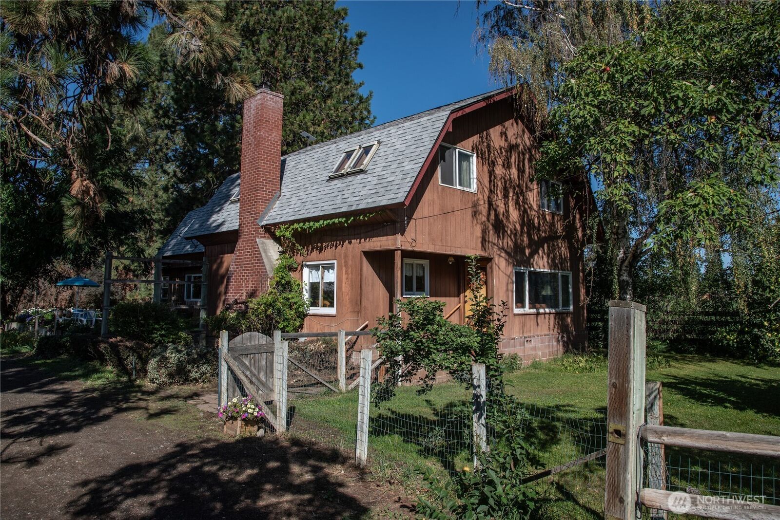 Property Photo: 2601 Riverbottom Road WA 98926