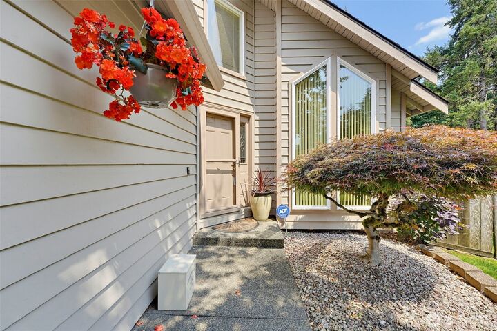 Property Photo:  1105 SW 352nd Street  WA 98023 