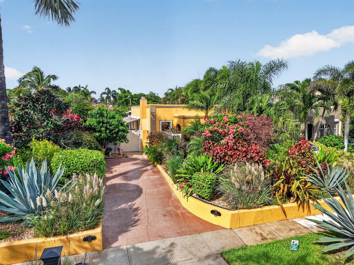 Property Photo: 415 Colonial Road FL 33405