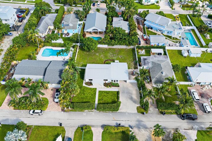 Property Photo: 3437 Palm Court FL 33469