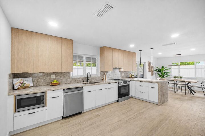 Property Photo:  718 SW 27th Place  FL 33435 