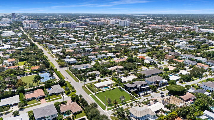 Property Photo:  498 NE 10th Street  FL 33432 