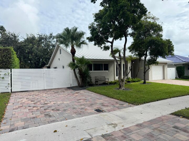 Property Photo: 355 SE 7th Street FL 33004