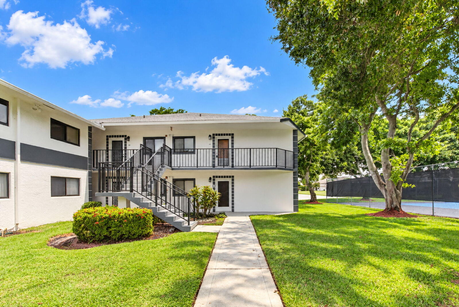 Property Photo:  15301 Pembridge Avenue 61  FL 33484 