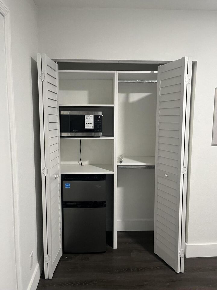 Property Photo:  2300 NW 6th Street 4  FL 33311 