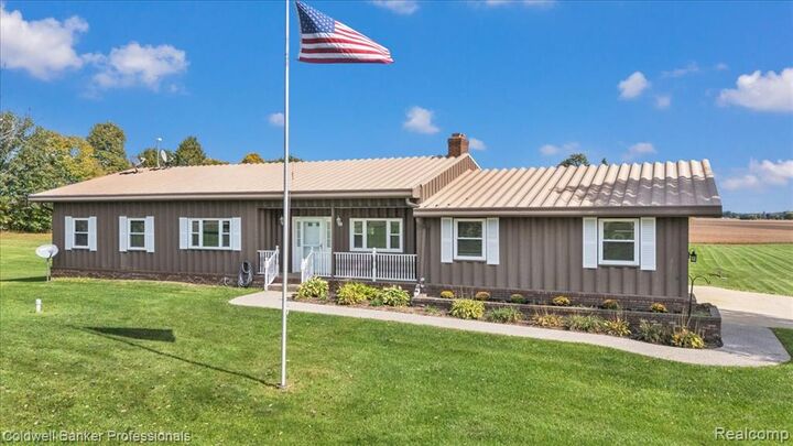 Property Photo:  2110 N Blacks Corners Road  MI 48444 