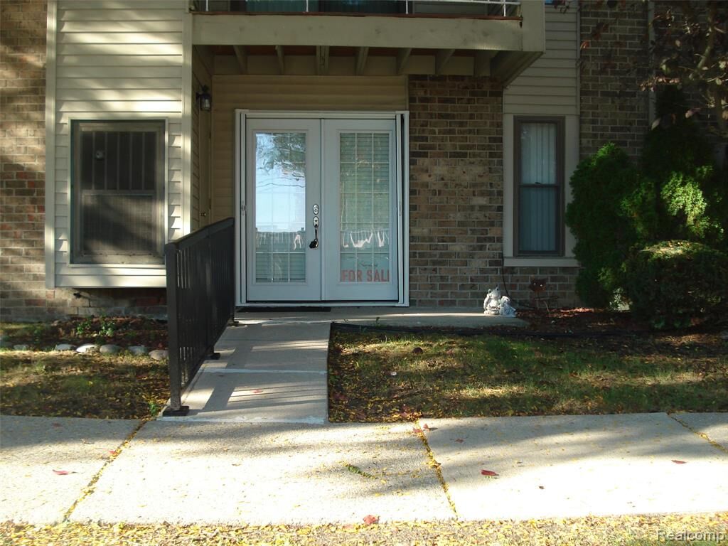 Property Photo:  30445 W Fourteen Mile Road 55  MI 48334 