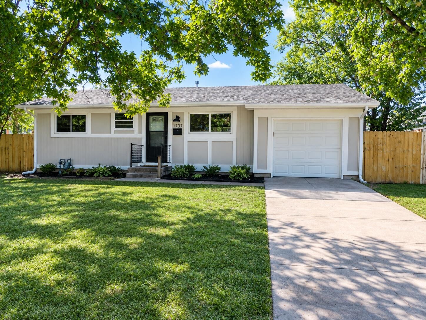 Property Photo: 1737 S Fern Ave KS 67213