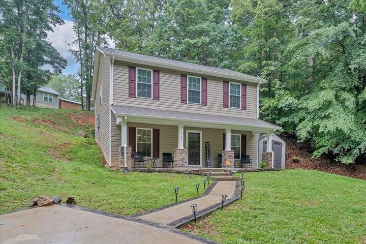 Property Photo:  2126 Brookside Ln SE  VA 24014 