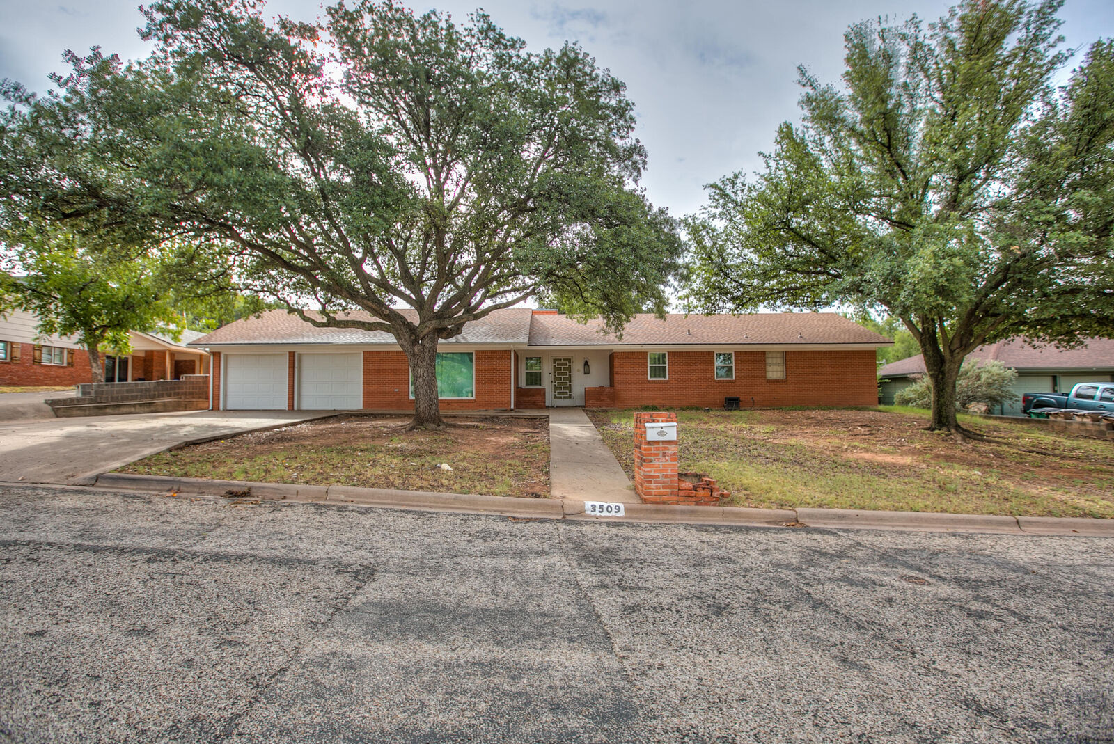Property Photo: 3509 W Beauregard Avenue TX 76904